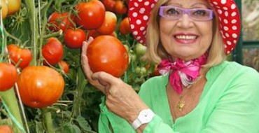 Oktyabrina Ganichkina mit Tomaten
