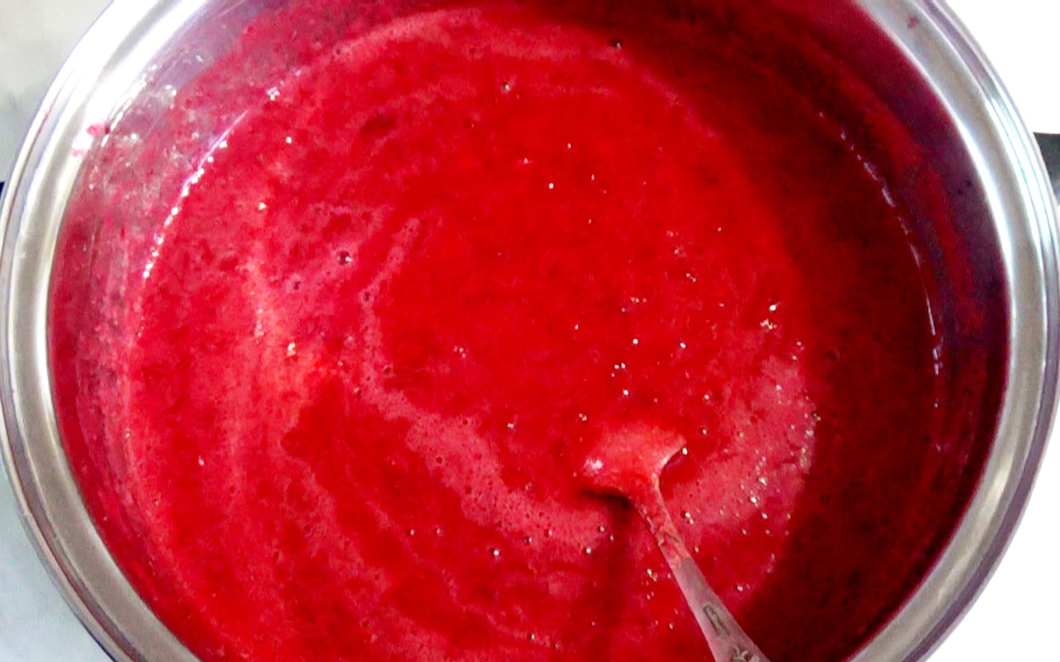 Die Textur von Viburnum-Marmelade nach dem klassischen Rezept