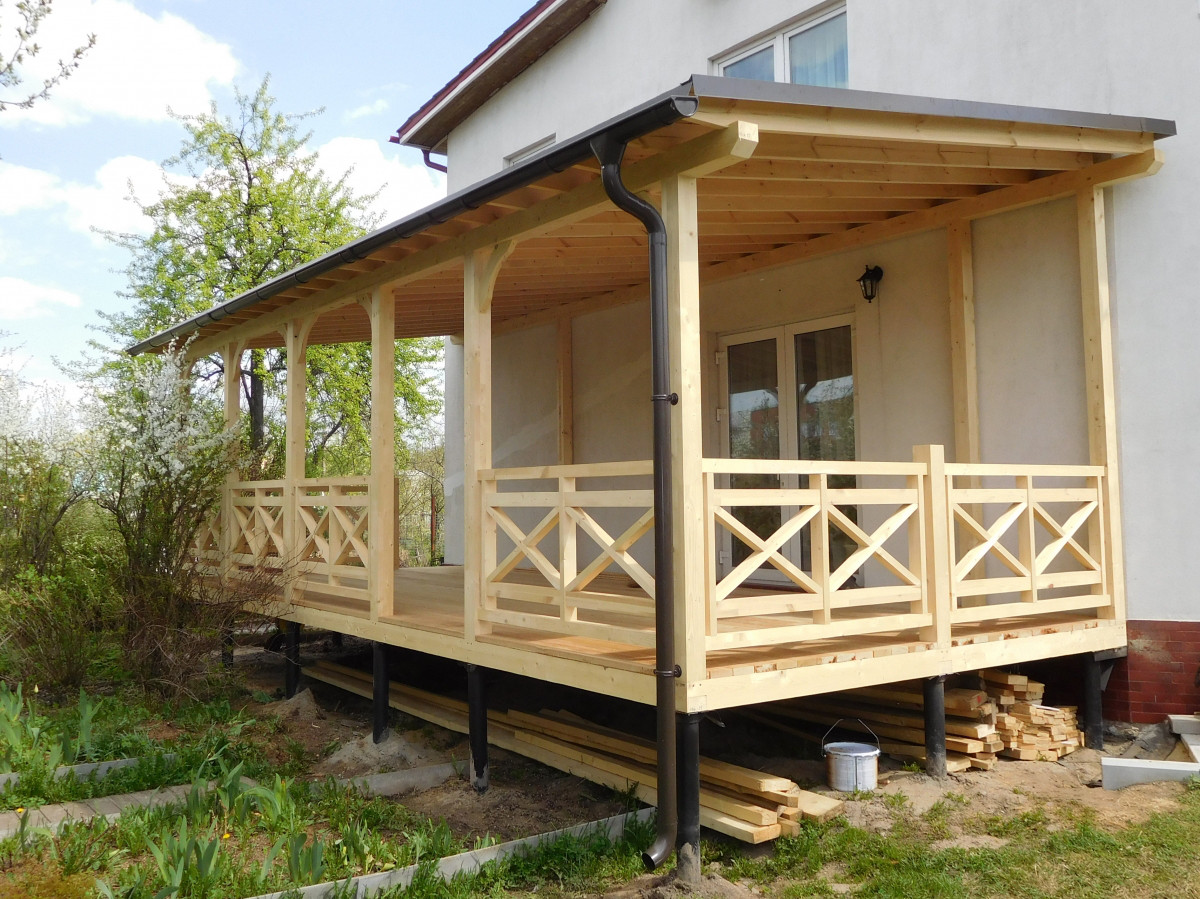 Construcția unei verande din lemn
