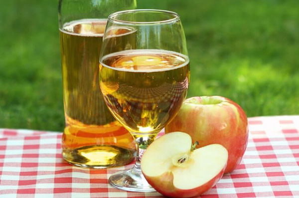 يمنح التفاح النبيذ طعمًا ورائحة حلوة